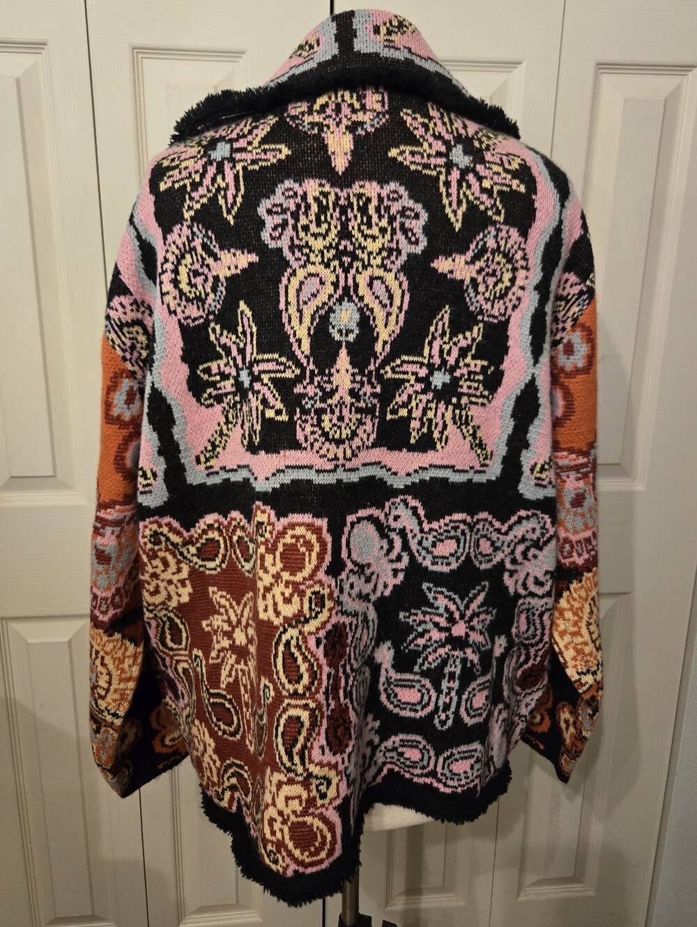 FARM Rio Sweater Size XL - Picture 3 of 10